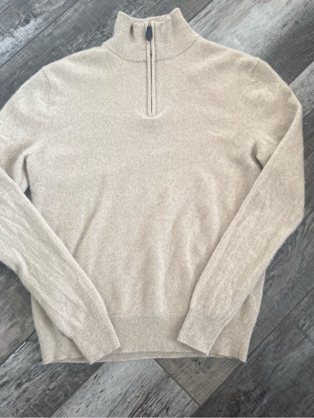 The men’s store Bloomingdale’s cream color quarter zip size medium